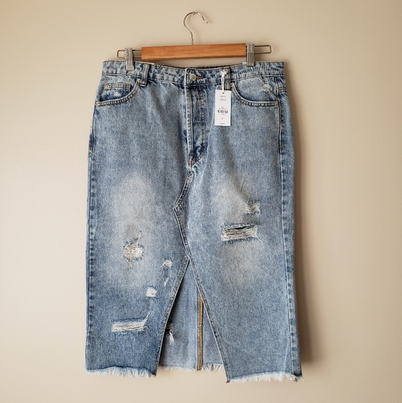Eighty-two Distressed Denim Skirt 💙 - Picture 1 of 4